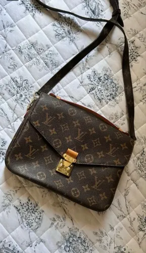 Bolsa Louis Vuitton primeira linha