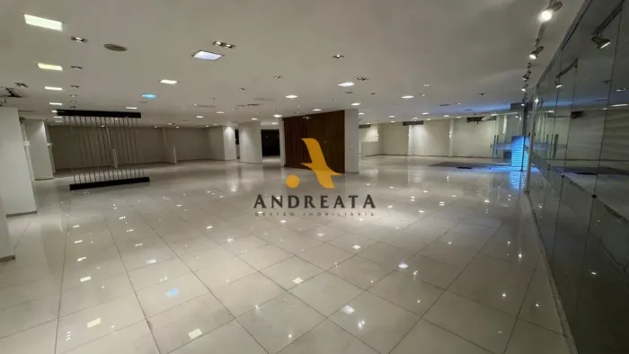 Aluguel de Loja, 700 m², por R$ 35 mil em Centro.