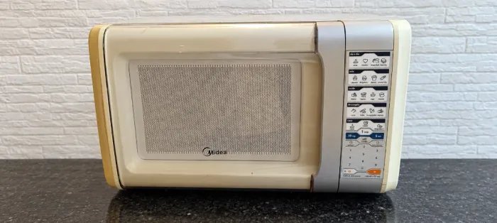 Micro-ondas Midea 127V com pouco uso