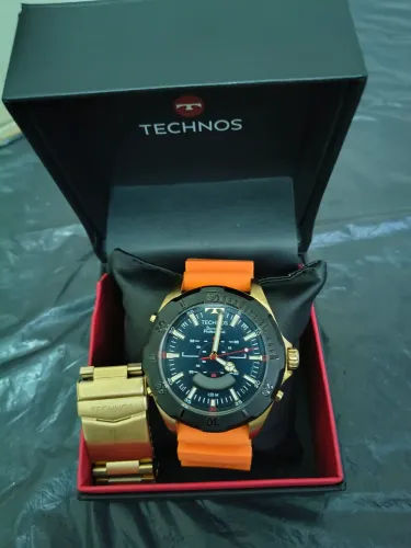 Relógio tecnhos dourado com duas pulseiras