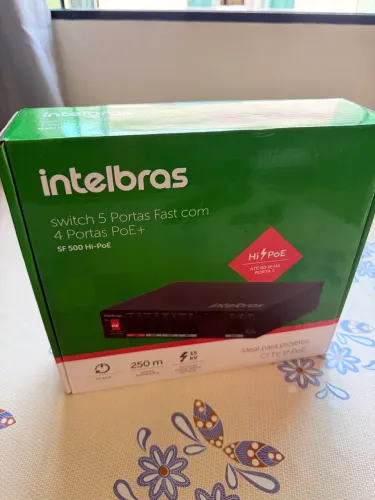 Switch Intelbras SF 500 Hi-PoE (5 Portas - 4 Portas PoE+) - Novo na Caixa
