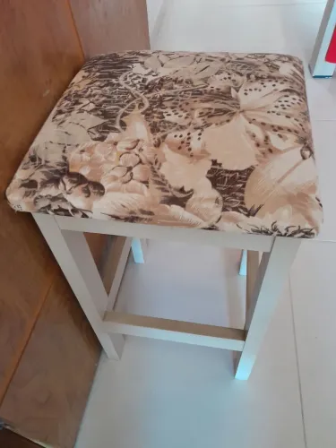 4 banquetas madeira revestidas com tecido