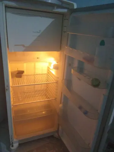 vendo essa geladeira