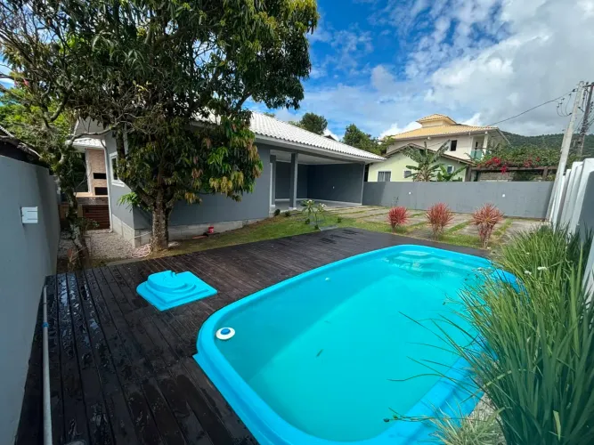 Casa com amplo quintal no rio vermelho