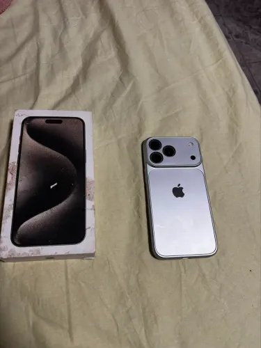 iPhone 15 pro Max todo original.