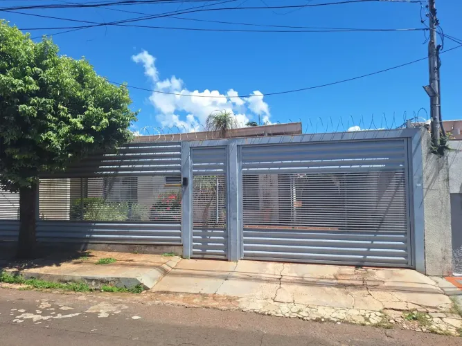 Térrea para venda com 192 metros quadrados com 4 quartos em Coopharádio - Campo Grande - M