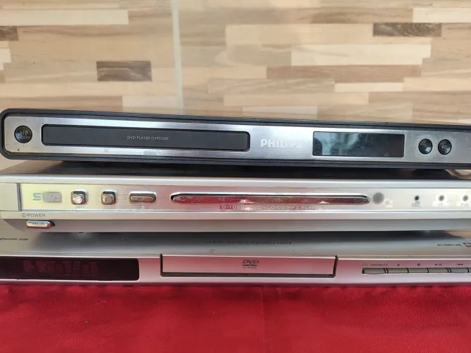 3 dvd para retirada de peças ou conserto 1 está ligando