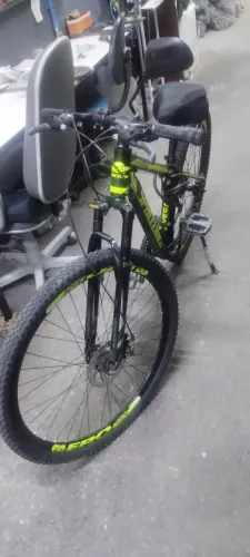 Bike Aro 29 em ótimo estado de conservação quadro em alumínio aro 29, 21 marchas.