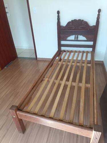 Cama de solteiro (Imbuia)
