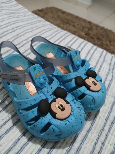 Sandália do Mickey