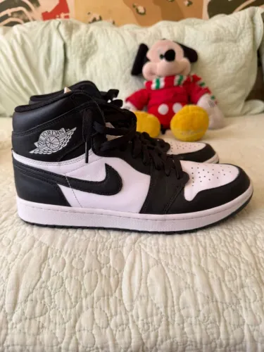 Air Jordan 1 Mid Original - Preto e Branco