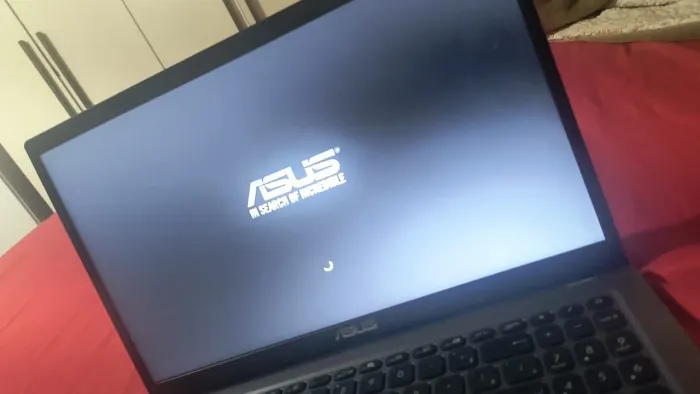 Vende se notebook azus novo sem nenhum defeito 