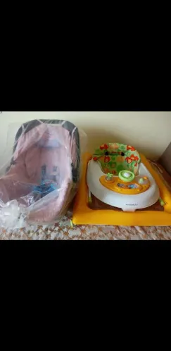 Bebê conforto e anda já cosco