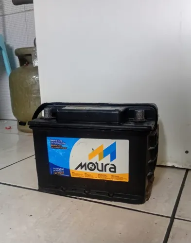 BATERIA MOURA 60 AMPERES SEMI NOVA.
