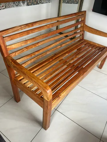 Banco de Madeira Maciça Cedro Rosa