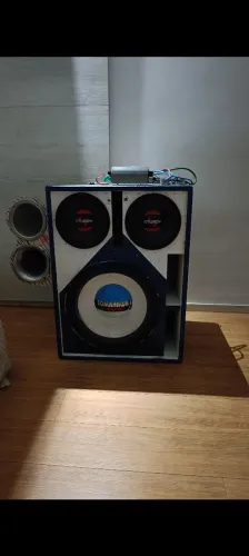 Vendo som automotivo 1900