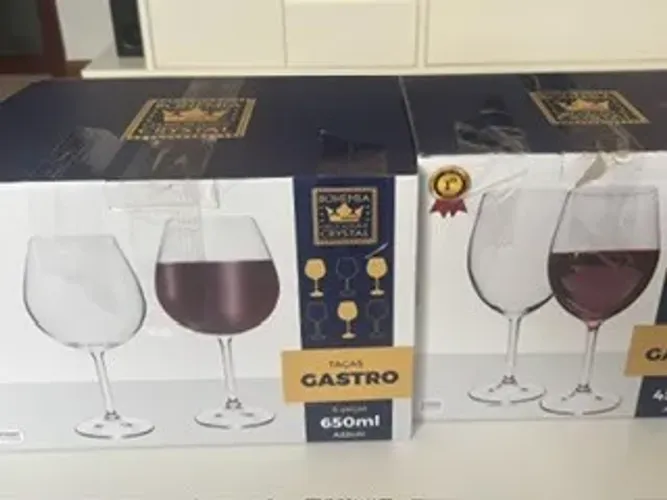 Dois jogos de taças de vinho do fino cristal Boêmia, com 6 de 650 ml e 6 de 450 ma