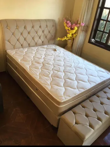 Colchão Queen Molas Ensacadas com Sistema de Massagem Tamanho 1.58 por 1.98 Ótimo estado  
