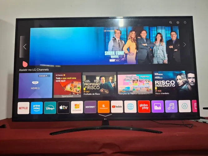 VENDO SMARTV 65 POLEGADAS <br>TV COM APROXIMADAMENTE 1M X 1,5M<br>ACEITO CARTÃO <br>ZAP *