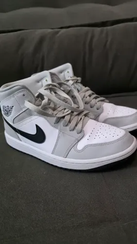 Nike Air Jordan 1 Mid Light Smoke Grey