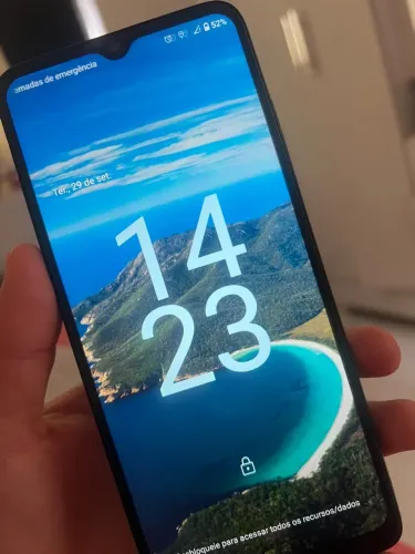 Celular semi novo