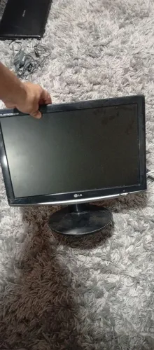 Monitor 17 polegadas vga DVI com cabos capão redondo marca LG