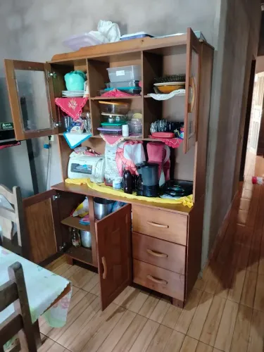 Vende-se guarda louças semi-novo