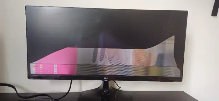 Monitor LG 25" Full HD, IPS, Ultra Wide, 75 Hz (TELA QUEBRADA, PARA REMOÇÃO DE PEÇAS)