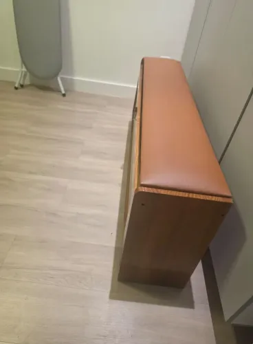Lindo Banco sapateira multiuso , pouco tempo de uso, não entrego