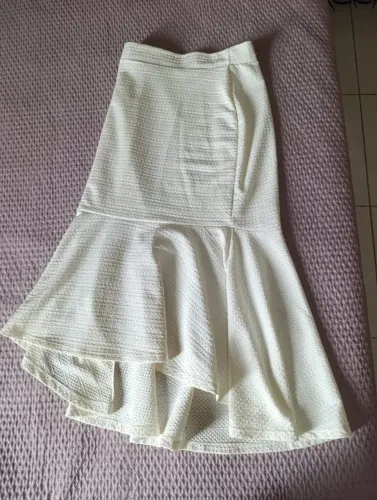 saia midi branca justa com babados
