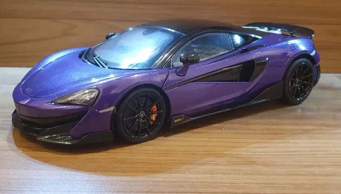 Miniatura McLaren 600LT 1:18