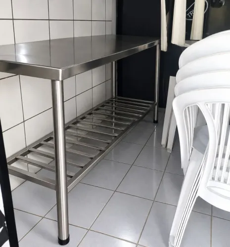 Mesa 1'90 por 60 largura