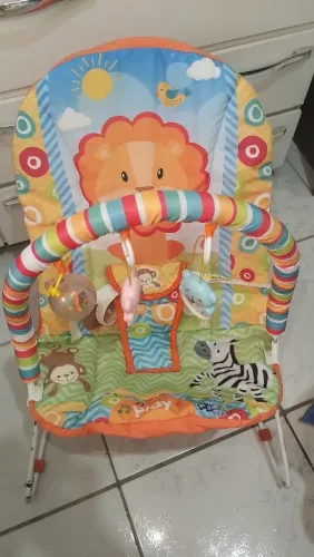 Lote de algumas coisas do meu bebê, cadeirinha de descanso, kit de berço, frauda e ninho.