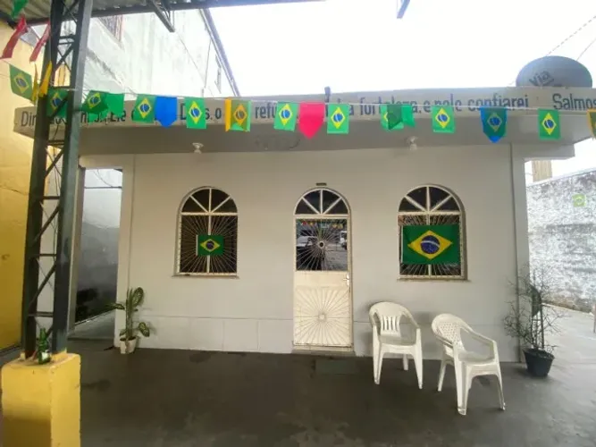 ALUGA-SE AMPLO ESPAÇO COMERCIAL NA AVENIDA SILVES