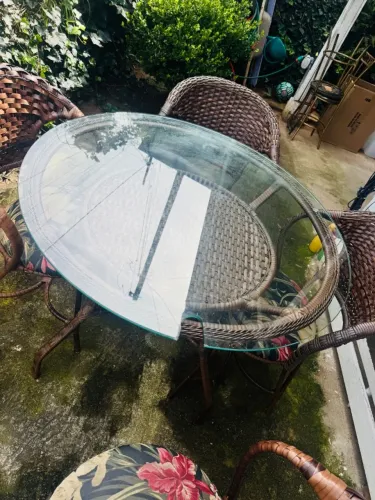 Mesa de Jardim em Fibra Sintética + 4 Cadeiras | Oportunidade | Apenas trocar o vidro