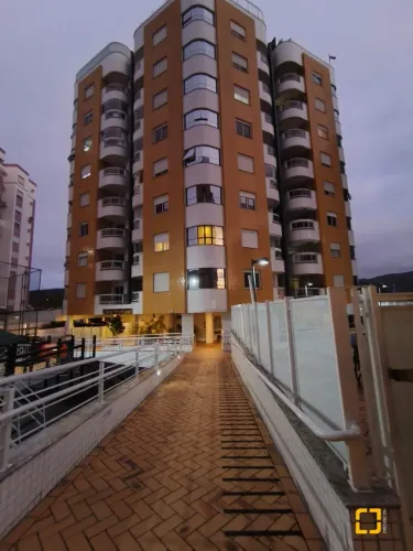 Apartamento com 3 dormitórios - 1 Suíte master- 2 vagas de garagem