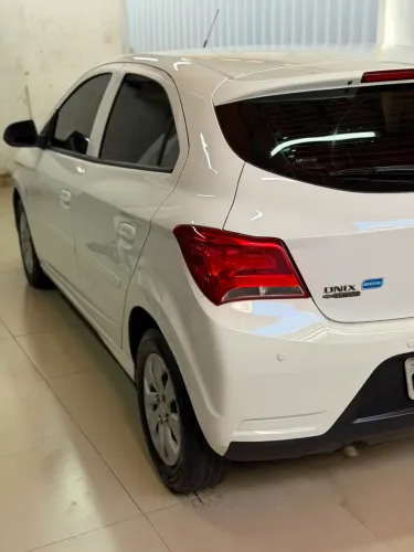 Chevrolet Onix Hatch LT 1.0 8V Flex Mec. 4P 2018