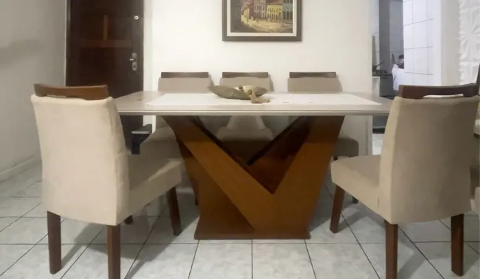 Conjunto mesa e 6 cadeiras