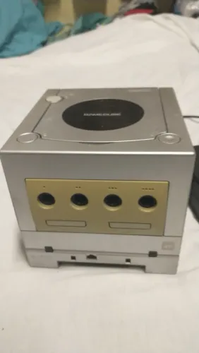 Game Cube Nintendo - versão japonesa com leitor de Game Boy