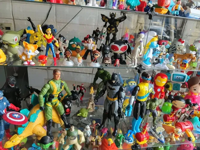 Brinquedos variados