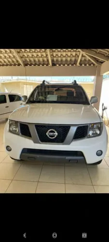 Nissan Frontier SV AT. CD 4X4 2.5 TB Dies. Aut. 2015