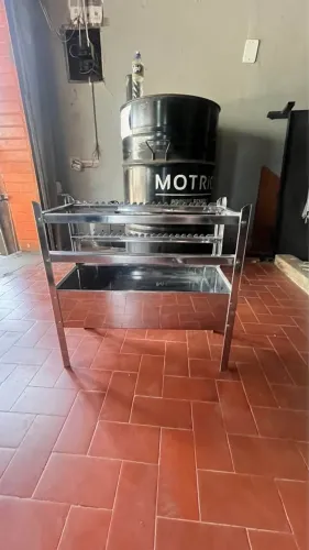churrasqueira de inox para espetinhos portátil