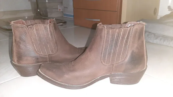Vendo bota masculina de couro marrom Birello usada