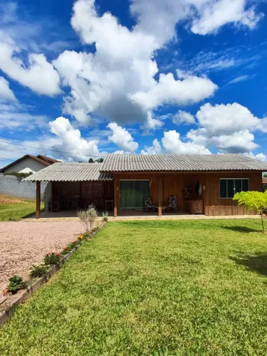 Casa Mobiliada com amplo terreno e churrasqueira, pronta para morar em Rio Negro/PR