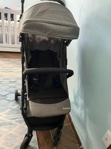 Carrinho de bebê e bebê conforto Cosco
