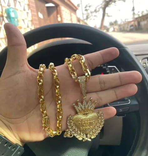 Cordão grosso com pingente banhado a ouro 18k