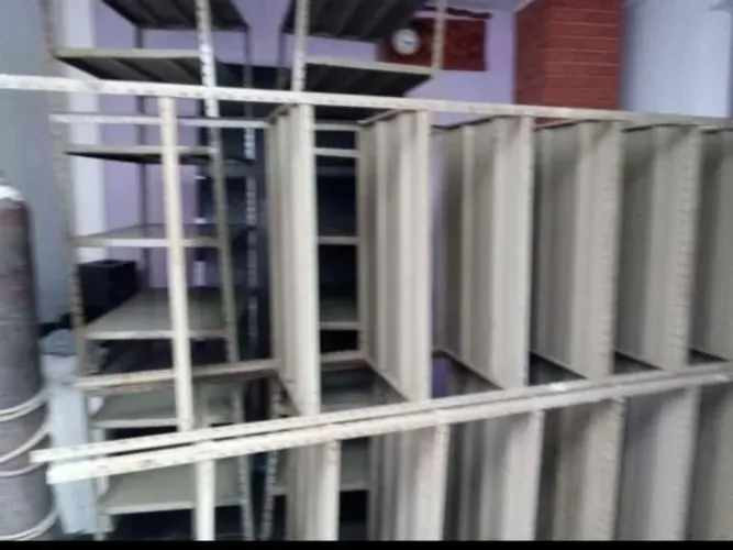 Prateleiras seminovas Chapas de 30 42 e 60 industriais
