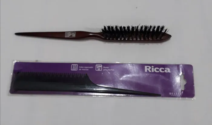 Kit 96 bobs + pente + escova para penteados mais três itens