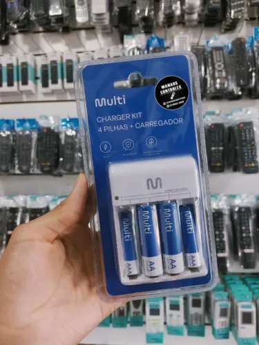 Carregador de Pilhas + 4 Pilhas AA/AAA Bivolt