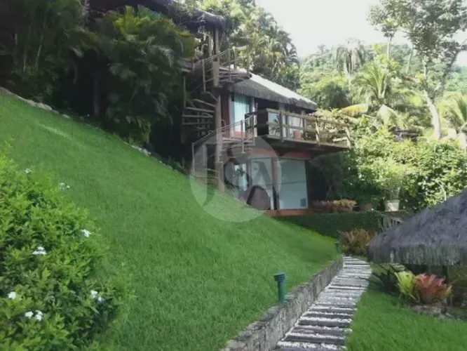 Casa para venda com 6 quartos, 750m² - Colégio Naval - Angra dos Reis/RJ